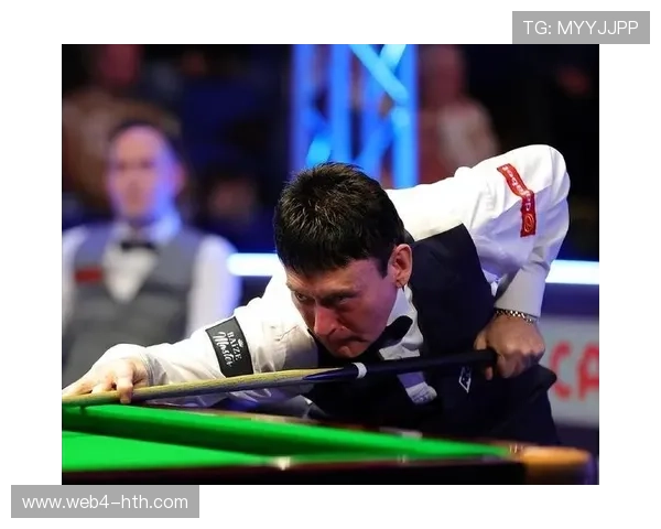 老将吉米·怀特离场时向观众致意